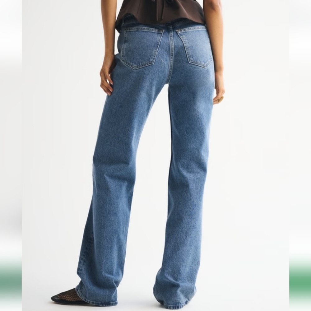 Abercrombie & Fitch The 90s Relaxed High Rise Jeans Lt Wash 26 Short - Picture 10 of 17